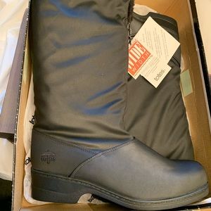 NEW Woman snow boots size 9W black